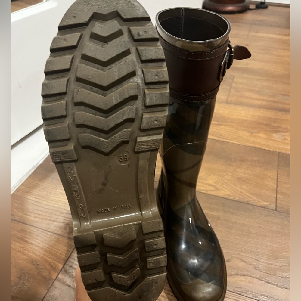 Burberry Rain Boots - Picture 4 of 6